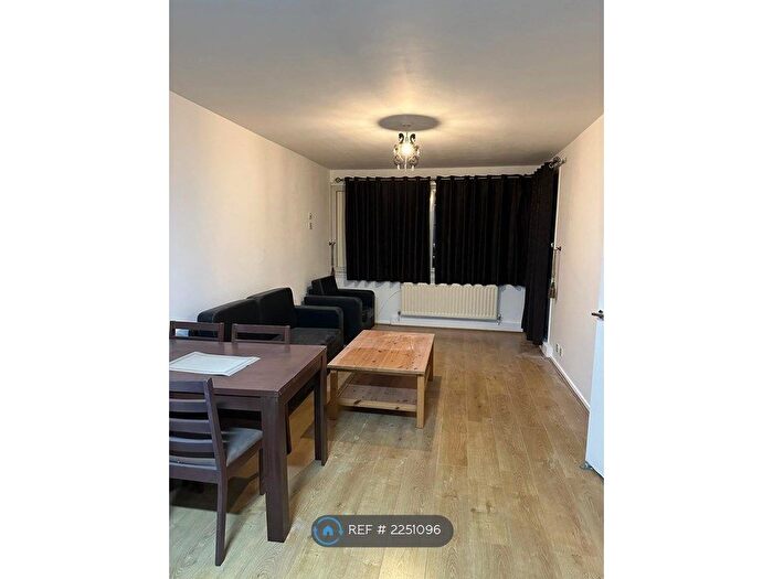 1 Bedroom Flat To Rent In Crandley Court, London, SE8