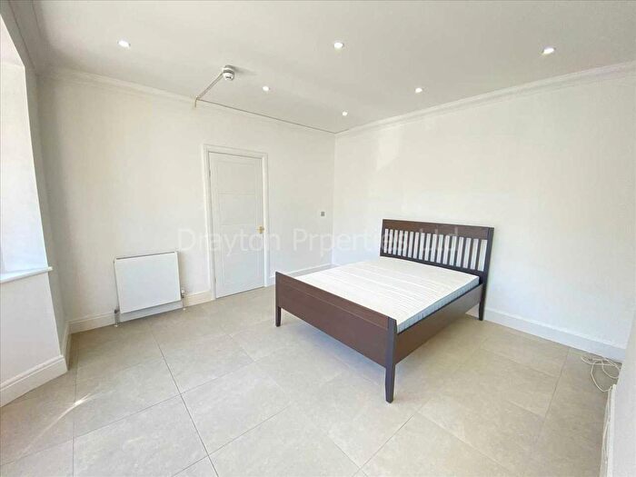Property To Rent In Perryn Road, Acton, W3