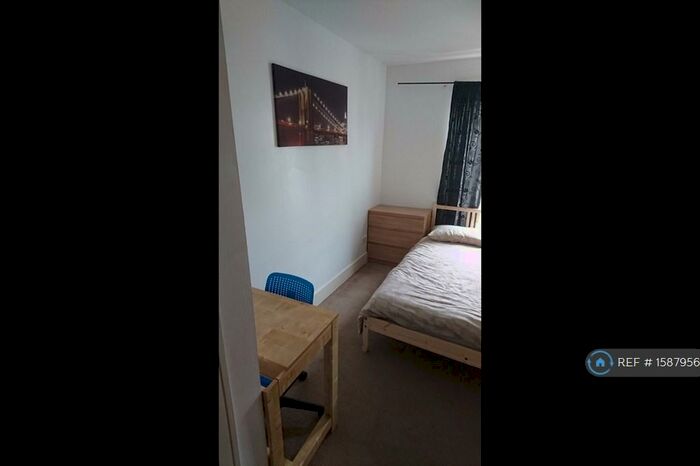 3 Bedroom Flat To Rent In Edinburgh, Edinburgh, EH7
