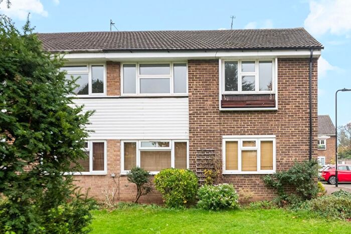 2 Bedroom Maisonette To Rent In Brentmead Close, Hanwell, London, W7