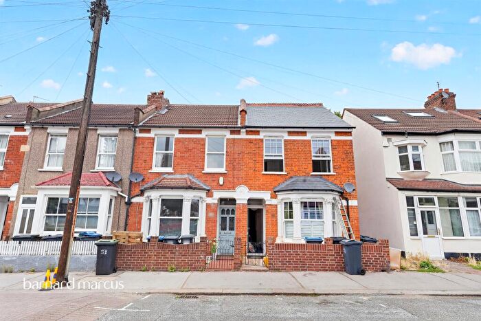 3 Bedroom Terraced House For Sale In Cedar Road, Croydon, CR0