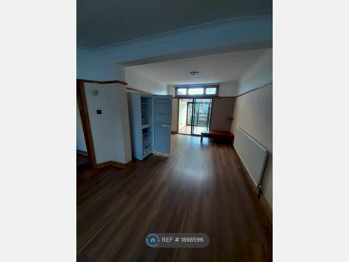 3 Bedroom Terraced House To Rent In Balmoral Road, Northampton, NN2