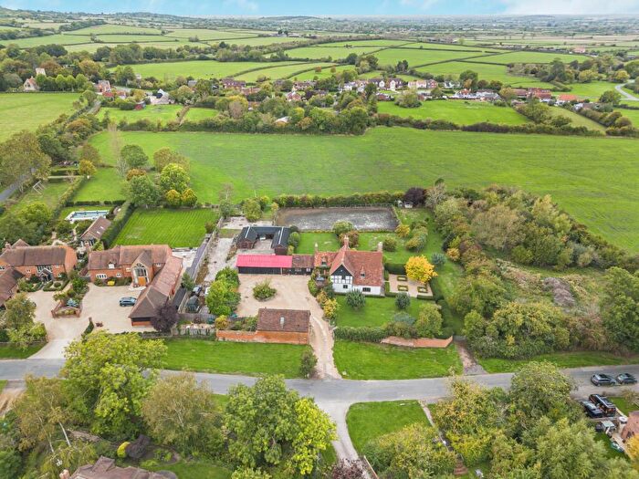 4 Bedroom Equestrian Facility For Sale In Salters Lane, Ludgershall, Aylesbury, Buckinghamshire, HP18