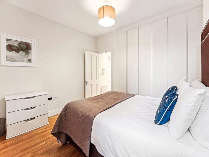 1 Bedroom Flat To Rent In Hamlet Gardens, King Street, W6