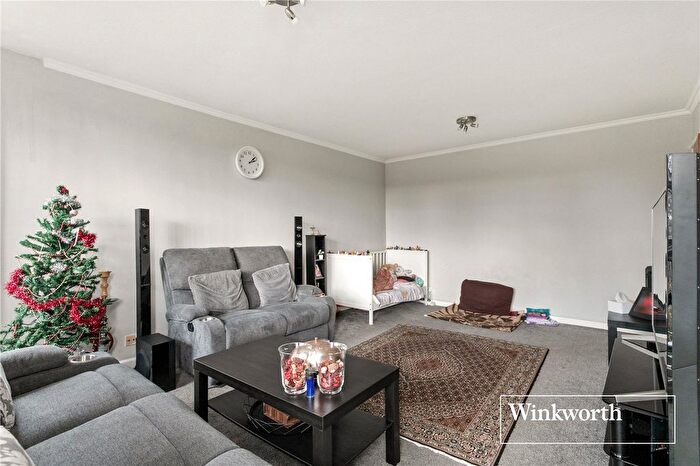 2 Bedroom Flat To Rent In Greenacres, Hendon Lane, London, N3