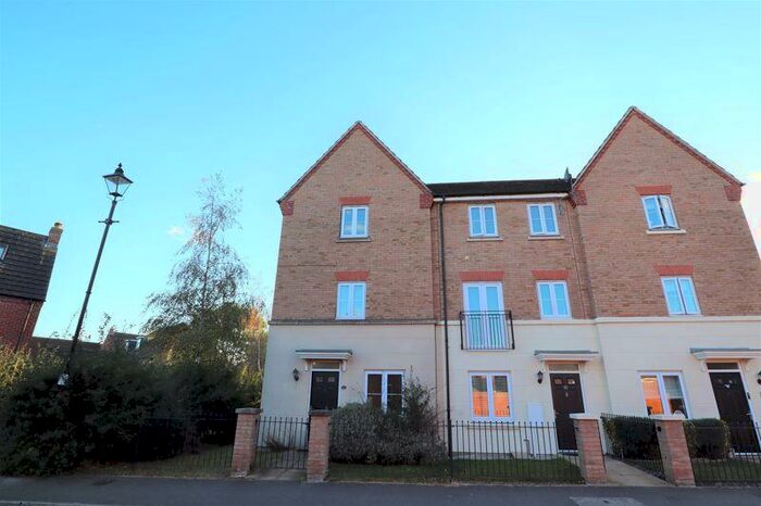 4 Bedroom Town House To Rent In Robins Crescent, Lincoln, LN6