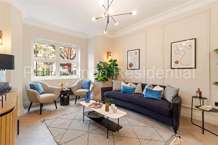 4 Bedroom End Of Terrace House For Sale In Umfreville Road, Harringay, London, N4