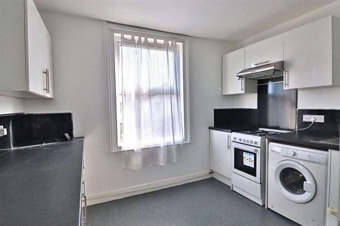 1 Bedroom Flat For Sale In Kingsland Road, Broadwater, Worthing, BN14