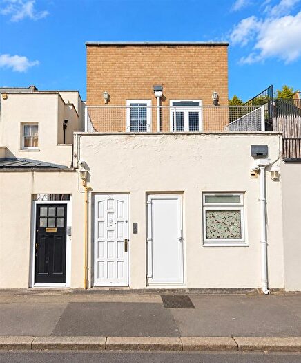 1 Bedroom Flat To Rent In Clarence Mews, London, E5