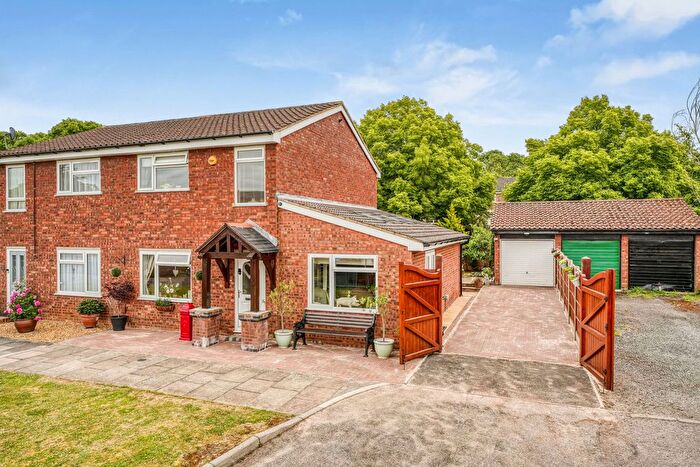 3 Bedroom Semi-Detached House For Sale In Hale Avenue, Stony Stratford, MK11