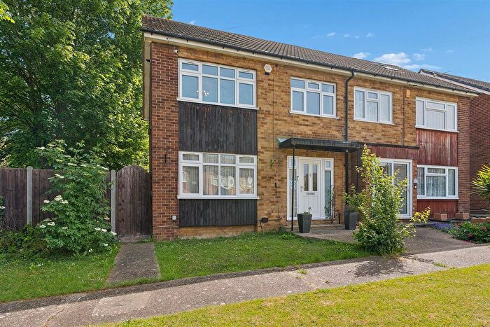 Semi-Detached House For Sale In Cerne Road, Gravesend, DA12