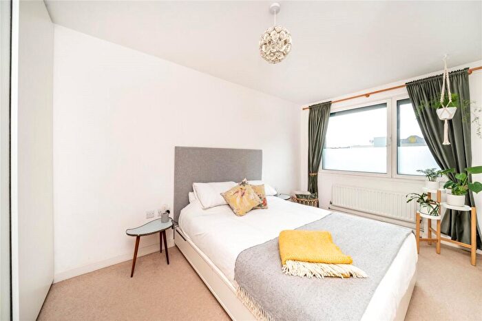1 Bedroom Flat For Sale In Triangle Road, London, E8 - Photo 3