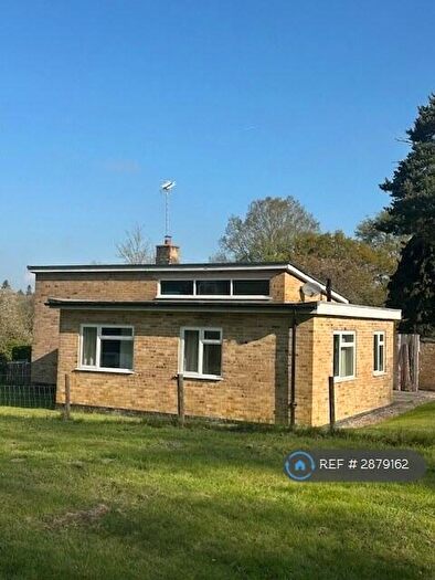 3 Bedroom Bungalow To Rent In Milford Lake Bungalow, Newbury, RG20