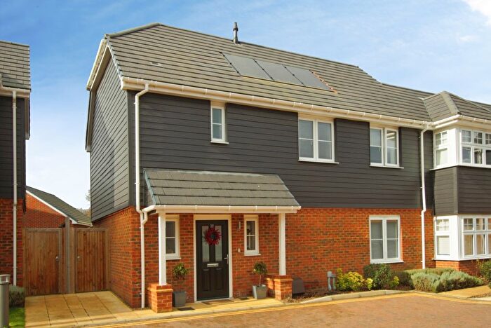 3 Bedroom Semi Detached House For Sale In Omaha Grove, Tonbridge, TN12