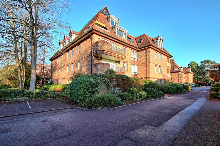 3 Bedroom Flat For Sale In Redwood Lodge, Grange Road, Cambridge, CB3