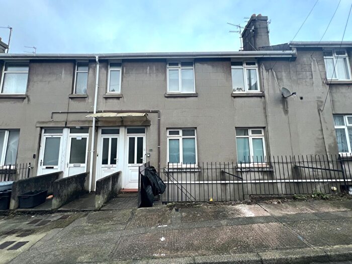 2 Bedroom Flat To Rent In Princes Road East, Torquay, Devon, TQ1