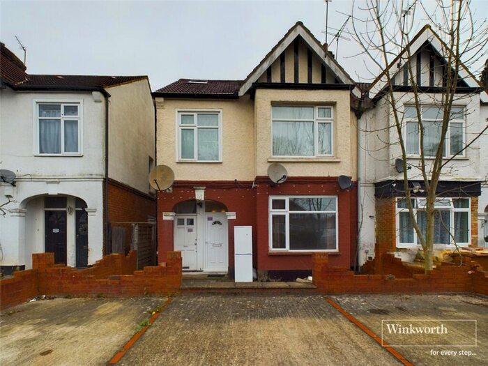2 Bedroom Apartment To Rent In Whitchurch Lane, Edgware, HA8