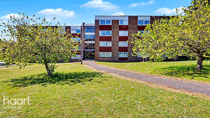 2 Bedroom Apartment For Sale In Handcross Road, Luton, LU2