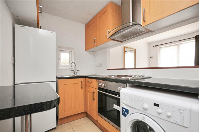 1 Bedroom Maisonette To Rent In Shott Close, Sutton, SM1