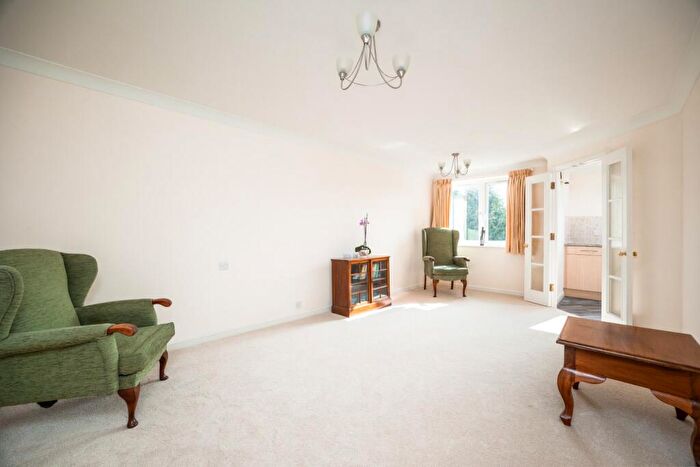 1 Bedroom Apartment For Sale In Douglas Bader Court, Howth Drive, Woodley, Reading, Berkshire, RG5