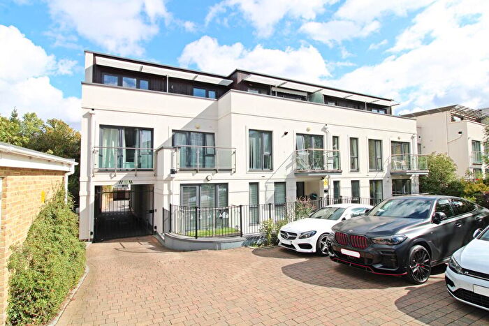 2 Bedroom Flat For Sale In Albemarle Road, Beckenham, BR3