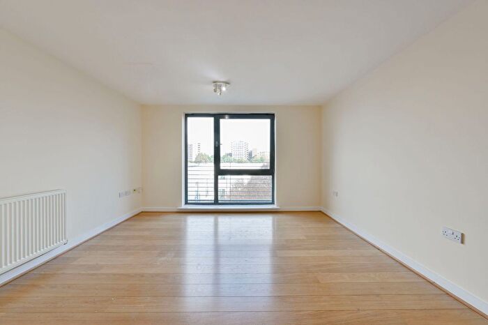 2 Bedroom Flat For Sale In Uxbridge Road, West Ealing, London, W13
