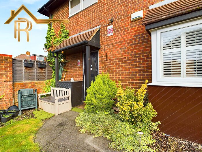 1 Bedroom Terraced House To Rent In Rosslyn Avenue, Romford, RM3