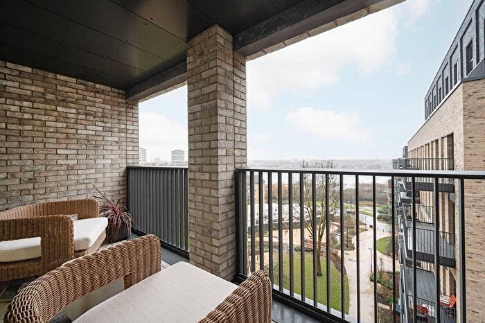 3 Bedroom Flat For Sale In Woodberry Down, Finsbury Park, N4