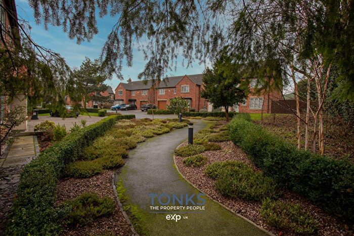 4 Bedroom Detached House For Sale In Meadowfields Close, Stourbridge, DY8