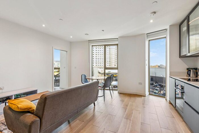 1 Bedroom Flat To Rent In East Apartments, Ashley Road, N17