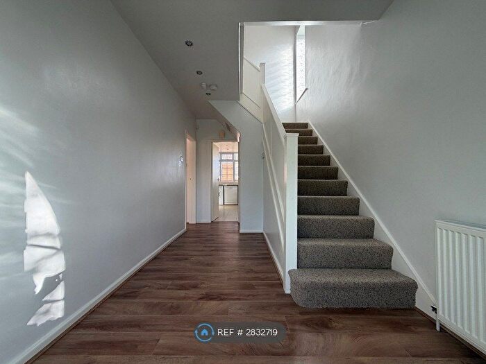 3 Bedroom Semi Detached House To Rent In Primley Park Garth, Leeds, LS17