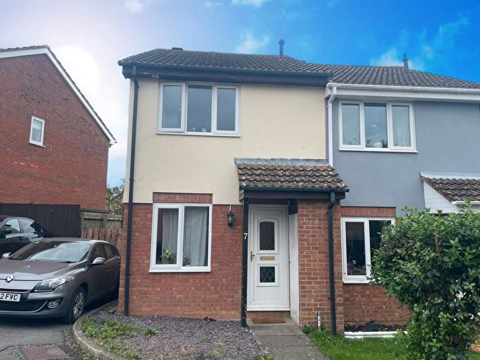 2 Bedroom House To Rent In Lysley Close, Chippenham, SN15