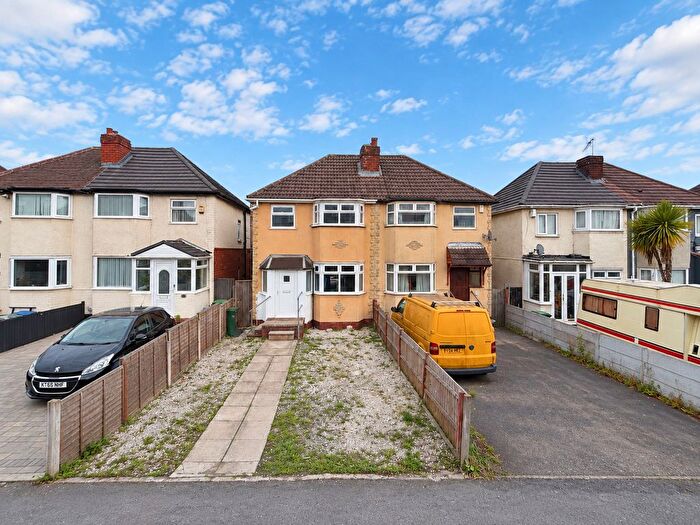 3 Bedroom Semi-Detached House To Rent In Dudley Road East, Oldbury, B69