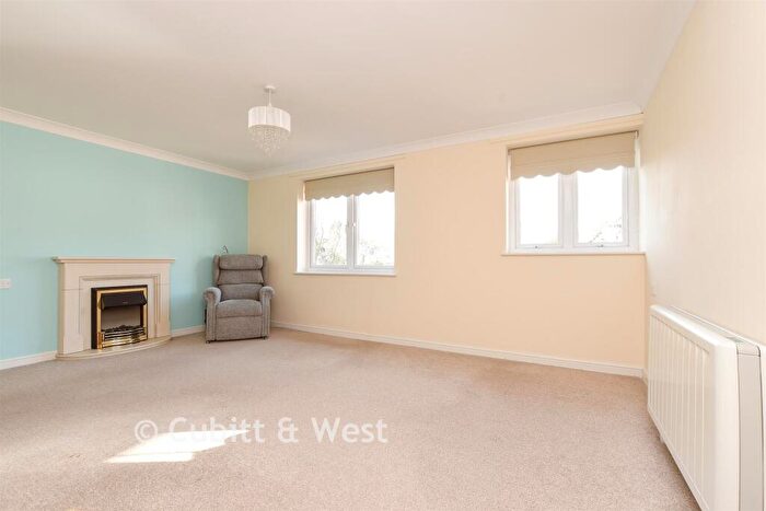 1 Bedroom Apartment For Sale In Prices Lane, Reigate, Surrey, RH2