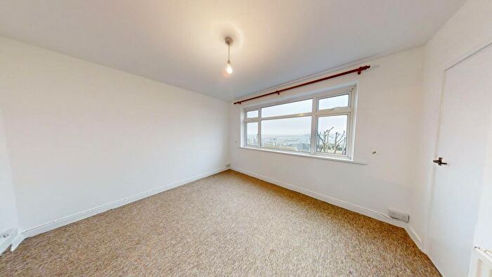2 Bedroom Flat For Sale In East Weare Road, Portland, Dorset, DT5