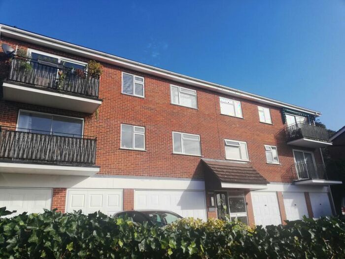 2 Bedroom Apartment To Rent In Oxford Road, Redhill, RH1