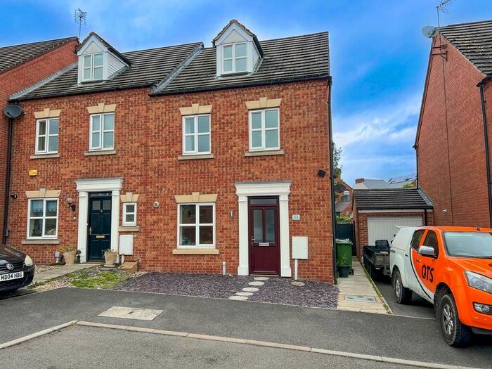 4 Bedroom Town House To Rent In Blacksmith Croft, Marehay, DE5