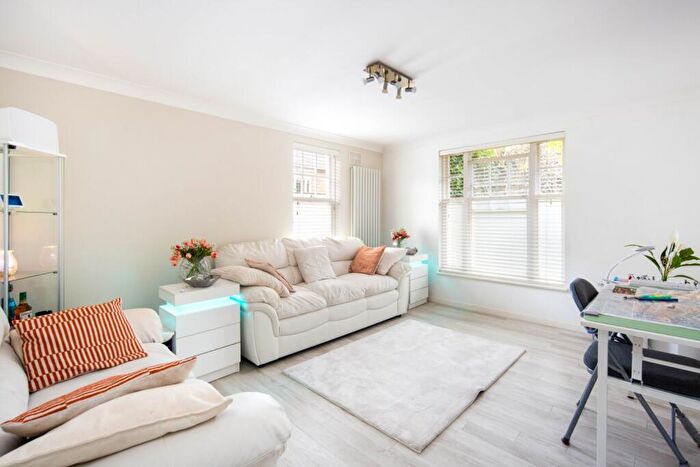 2 Bedroom Flat For Sale In Sutton Square, Urswick Road, London, E9