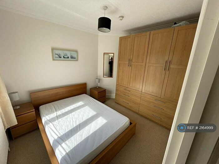 1 Bedroom Flat To Rent In Wycombe Gardens, London, NW11