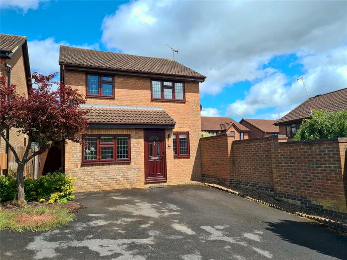 3 Bedroom Detached House To Rent In Calshot Way, Frimley, GU16