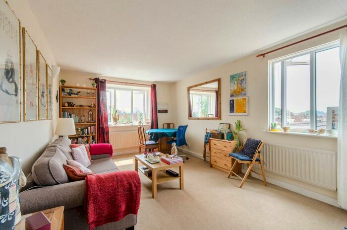1 Bedroom Flat To Rent In Murray Road, South Ealing, London, W5