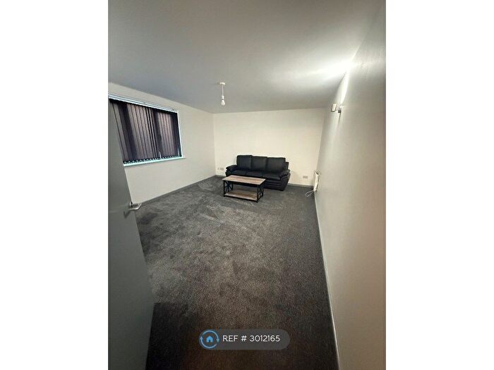 2 Bedroom Flat To Rent In Cecil Avenue, Bradford, BD7