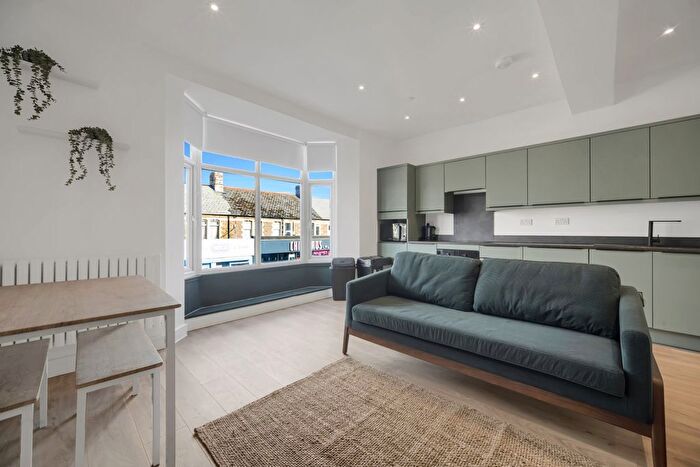 6 Bedroom Terraced House To Rent In Albany Road, Roath, CF24