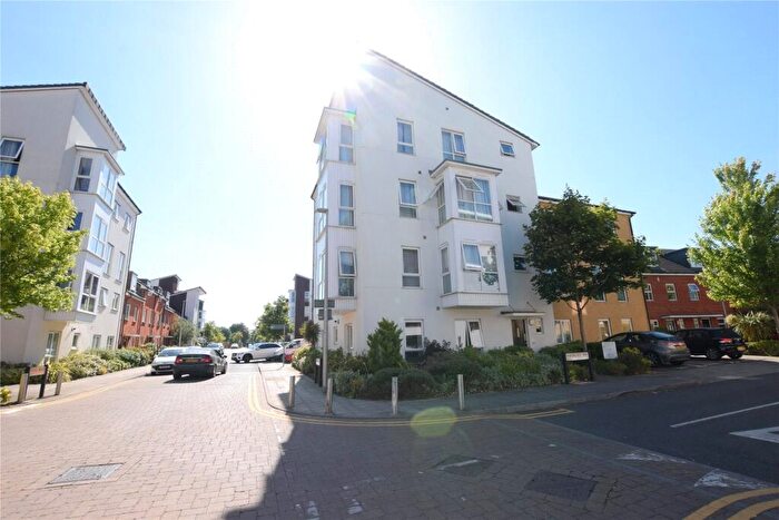2 Bedroom Flat To Rent In Gweal Avenue, Reading, Berkshire, RG2