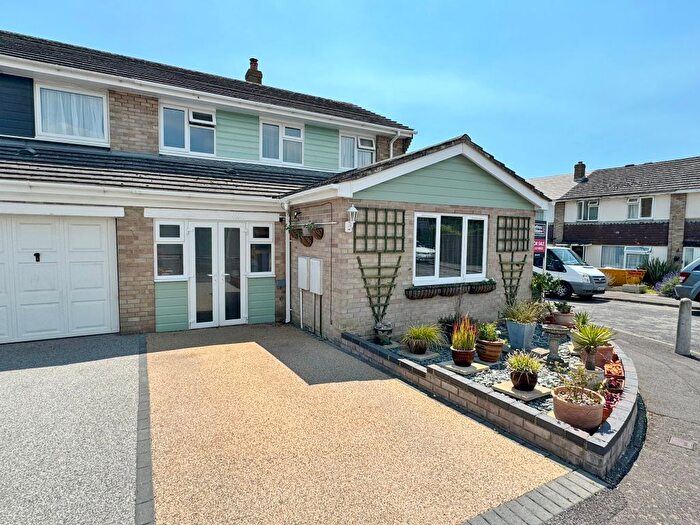 3 Bedroom Semi-detached House For Sale In Hoylecroft Close, Fareham, PO15