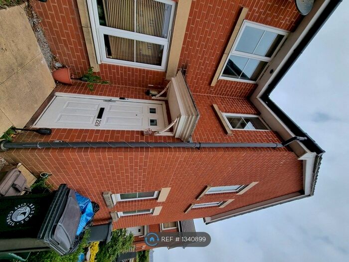 2 Bedroom Terraced House To Rent In Wordsworth Road, Bristol, BS7