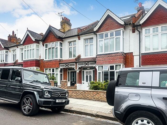 1 Bedroom Flat To Rent In Southdean Gardens, Wandsworth, SW19