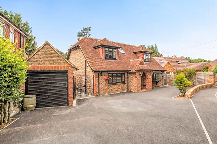 4 Bedroom Detached House For Sale In Cavendish Road, Woking, GU22