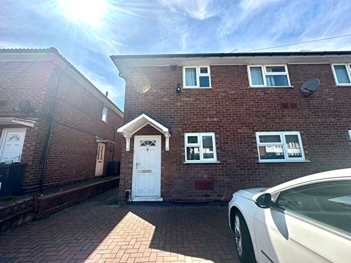 3 Bedroom Maisonette To Rent In Mackadown Lane, Birmingham, B33