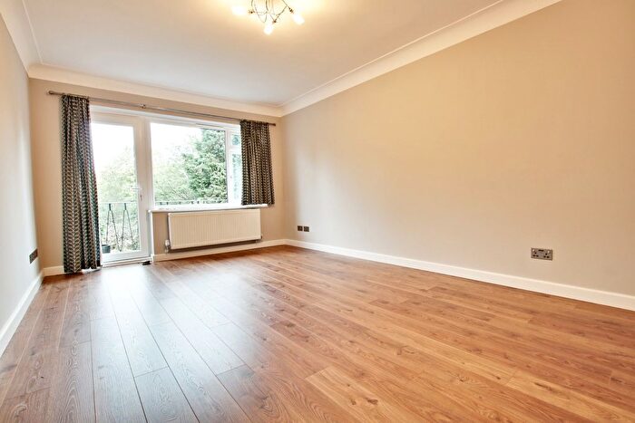 2 Bedroom Flat To Rent In Copers Cope Road, Beckenham, BR3